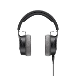 Alternative view of beyerdynamic DT 900 PRO X